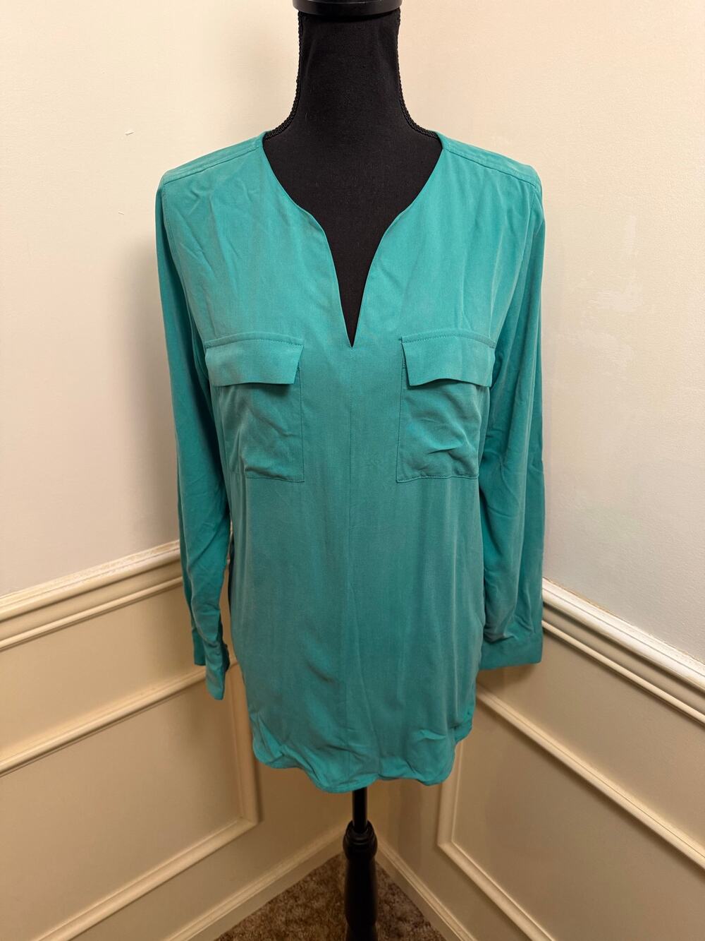 J. Jill 100% Silk Popover Blouse Teal Blue V-Neck Tunic Top Pockets Quiet Luxury